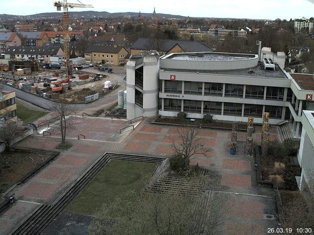 Foto der Webcam: Verwaltungsgebäude, Innenhof mit Audimax, Hörsaal-Gebäude 1