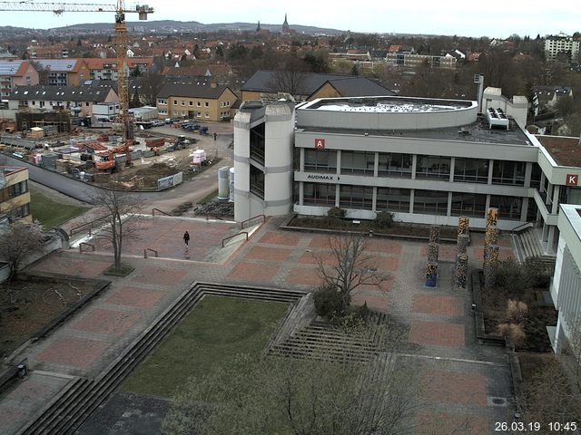 Foto der Webcam: Verwaltungsgebäude, Innenhof mit Audimax, Hörsaal-Gebäude 1