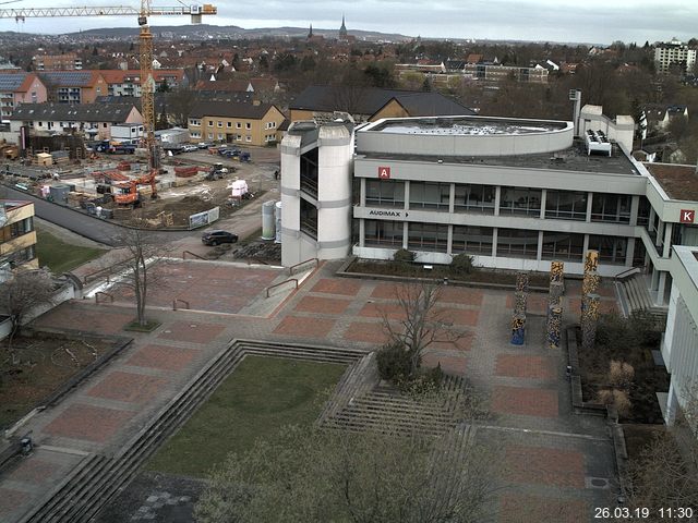 Foto der Webcam: Verwaltungsgebäude, Innenhof mit Audimax, Hörsaal-Gebäude 1