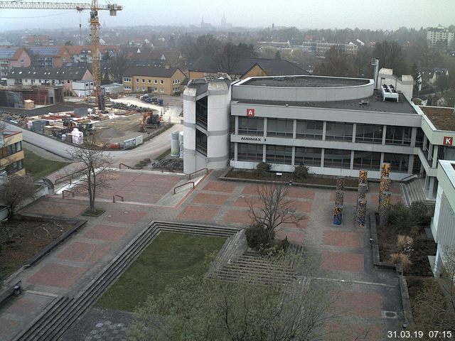 Foto der Webcam: Verwaltungsgebäude, Innenhof mit Audimax, Hörsaal-Gebäude 1