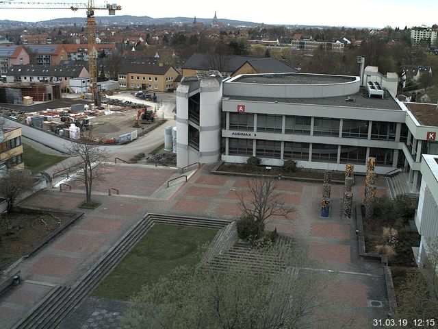 Foto der Webcam: Verwaltungsgebäude, Innenhof mit Audimax, Hörsaal-Gebäude 1