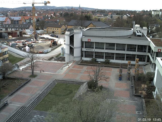 Foto der Webcam: Verwaltungsgebäude, Innenhof mit Audimax, Hörsaal-Gebäude 1