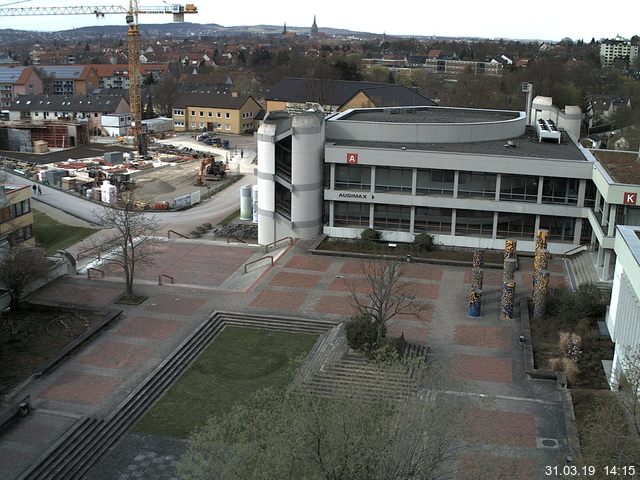 Foto der Webcam: Verwaltungsgebäude, Innenhof mit Audimax, Hörsaal-Gebäude 1