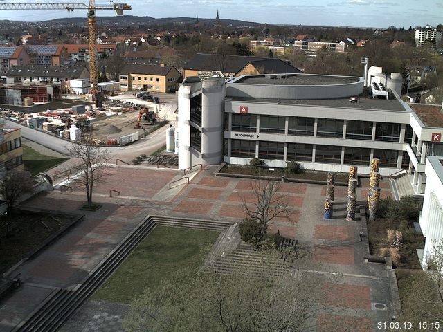 Foto der Webcam: Verwaltungsgebäude, Innenhof mit Audimax, Hörsaal-Gebäude 1