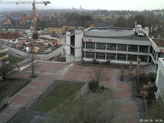 Foto der Webcam: Verwaltungsgebäude, Innenhof mit Audimax, Hörsaal-Gebäude 1