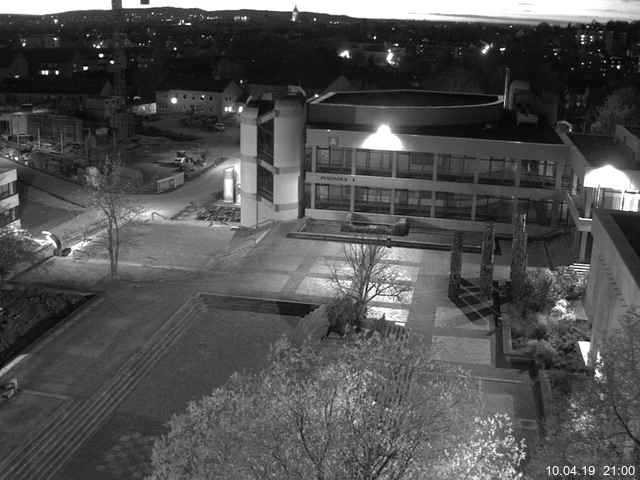 Foto der Webcam: Verwaltungsgebäude, Innenhof mit Audimax, Hörsaal-Gebäude 1