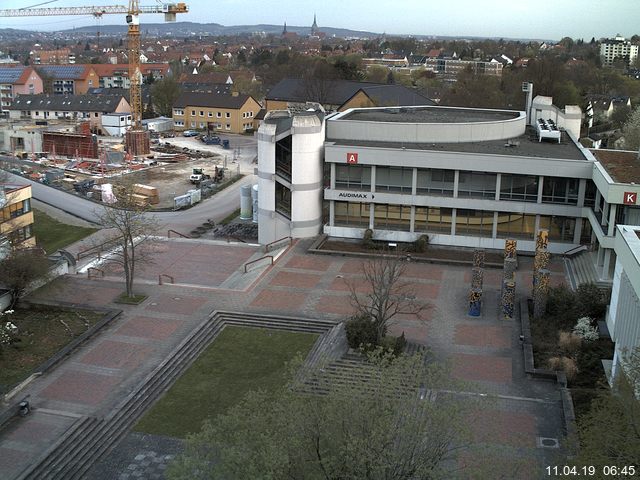 Foto der Webcam: Verwaltungsgebäude, Innenhof mit Audimax, Hörsaal-Gebäude 1