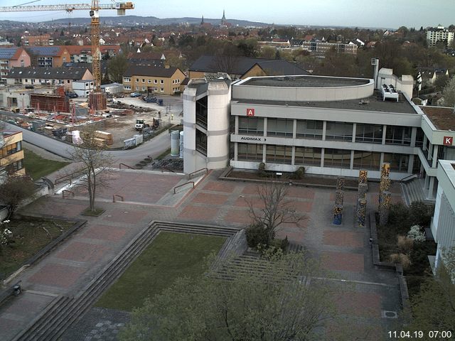 Foto der Webcam: Verwaltungsgebäude, Innenhof mit Audimax, Hörsaal-Gebäude 1