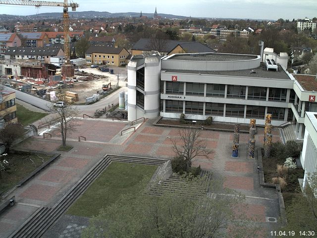 Foto der Webcam: Verwaltungsgebäude, Innenhof mit Audimax, Hörsaal-Gebäude 1