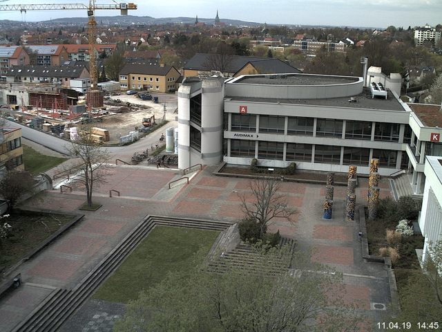 Foto der Webcam: Verwaltungsgebäude, Innenhof mit Audimax, Hörsaal-Gebäude 1