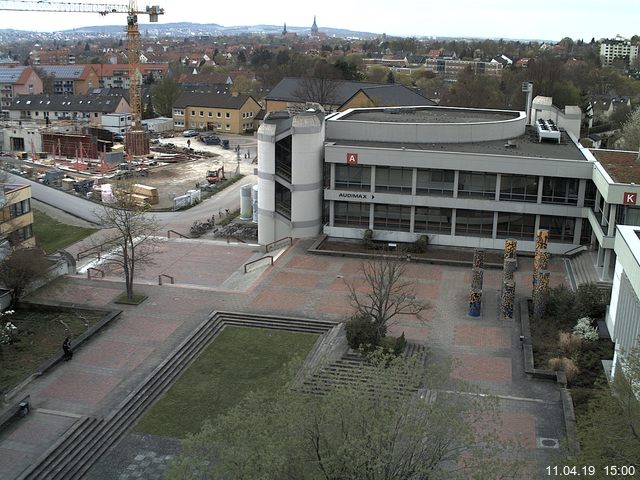 Foto der Webcam: Verwaltungsgebäude, Innenhof mit Audimax, Hörsaal-Gebäude 1