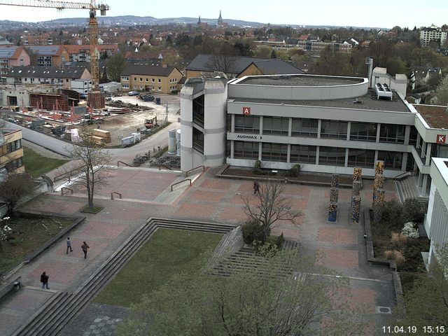 Foto der Webcam: Verwaltungsgebäude, Innenhof mit Audimax, Hörsaal-Gebäude 1