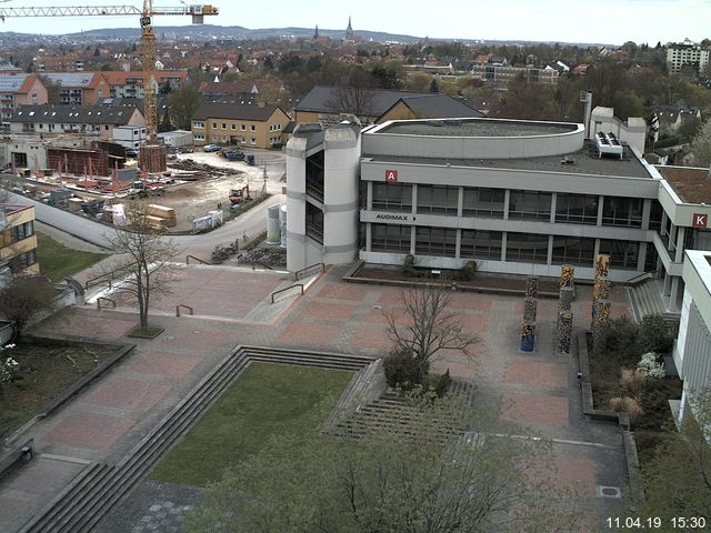 Foto der Webcam: Verwaltungsgebäude, Innenhof mit Audimax, Hörsaal-Gebäude 1