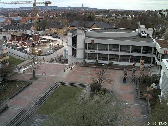 Foto der Webcam: Verwaltungsgebäude, Innenhof mit Audimax, Hörsaal-Gebäude 1