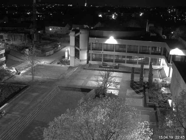 Foto der Webcam: Verwaltungsgebäude, Innenhof mit Audimax, Hörsaal-Gebäude 1