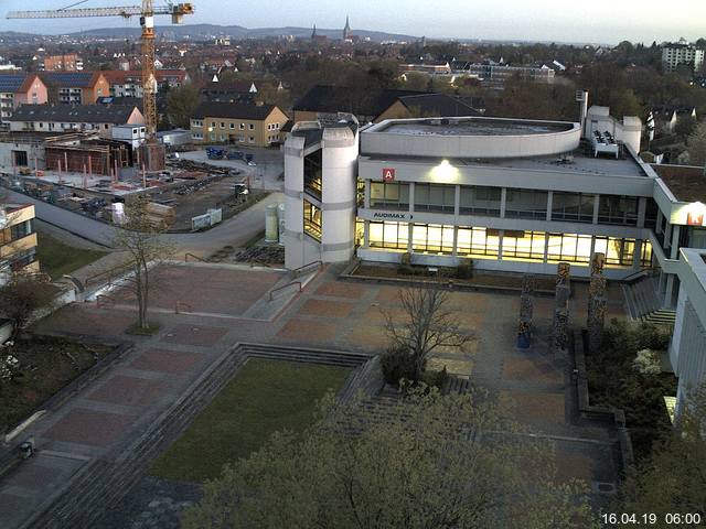 Foto der Webcam: Verwaltungsgebäude, Innenhof mit Audimax, Hörsaal-Gebäude 1