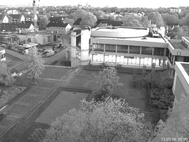 Foto der Webcam: Verwaltungsgebäude, Innenhof mit Audimax, Hörsaal-Gebäude 1