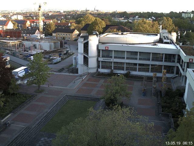 Foto der Webcam: Verwaltungsgebäude, Innenhof mit Audimax, Hörsaal-Gebäude 1