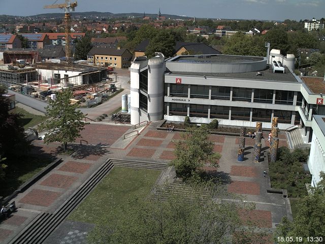 Foto der Webcam: Verwaltungsgebäude, Innenhof mit Audimax, Hörsaal-Gebäude 1