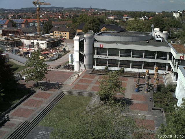 Foto der Webcam: Verwaltungsgebäude, Innenhof mit Audimax, Hörsaal-Gebäude 1