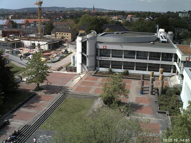 Foto der Webcam: Verwaltungsgebäude, Innenhof mit Audimax, Hörsaal-Gebäude 1