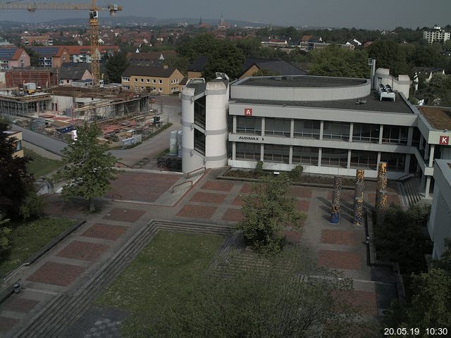 Foto der Webcam: Verwaltungsgebäude, Innenhof mit Audimax, Hörsaal-Gebäude 1