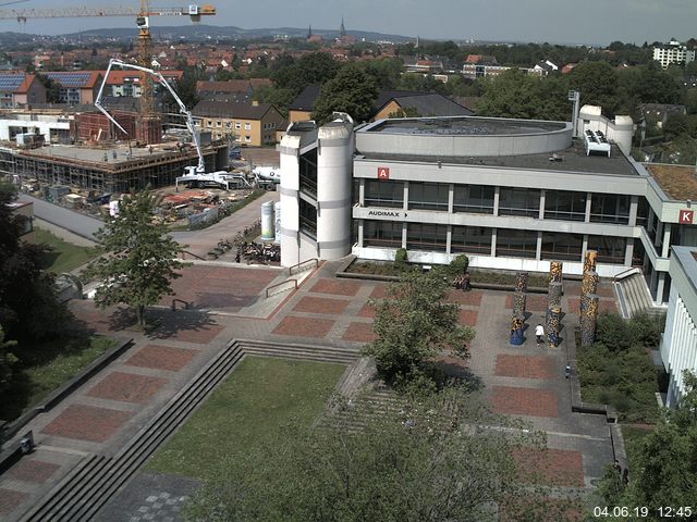 Foto der Webcam: Verwaltungsgebäude, Innenhof mit Audimax, Hörsaal-Gebäude 1