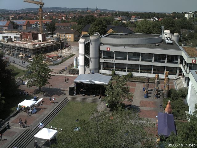 Foto der Webcam: Verwaltungsgebäude, Innenhof mit Audimax, Hörsaal-Gebäude 1