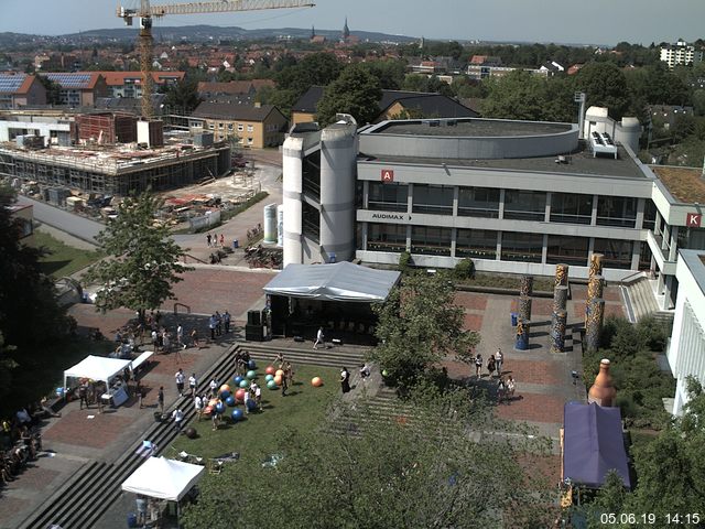 Foto der Webcam: Verwaltungsgebäude, Innenhof mit Audimax, Hörsaal-Gebäude 1