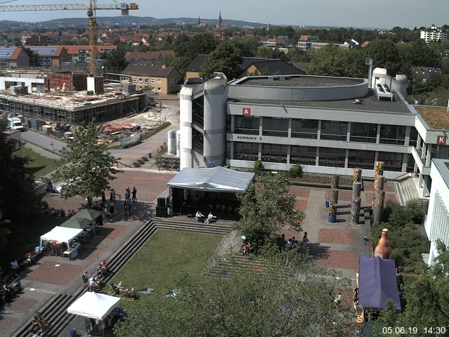 Foto der Webcam: Verwaltungsgebäude, Innenhof mit Audimax, Hörsaal-Gebäude 1