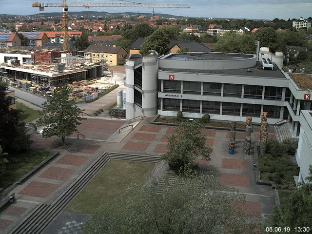 Foto der Webcam: Verwaltungsgebäude, Innenhof mit Audimax, Hörsaal-Gebäude 1