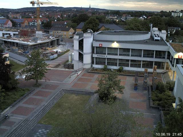 Foto der Webcam: Verwaltungsgebäude, Innenhof mit Audimax, Hörsaal-Gebäude 1