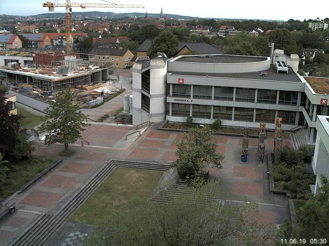 Foto der Webcam: Verwaltungsgebäude, Innenhof mit Audimax, Hörsaal-Gebäude 1