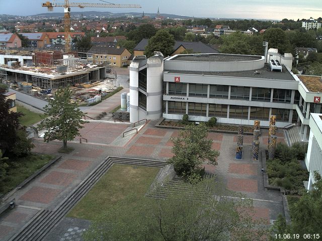 Foto der Webcam: Verwaltungsgebäude, Innenhof mit Audimax, Hörsaal-Gebäude 1