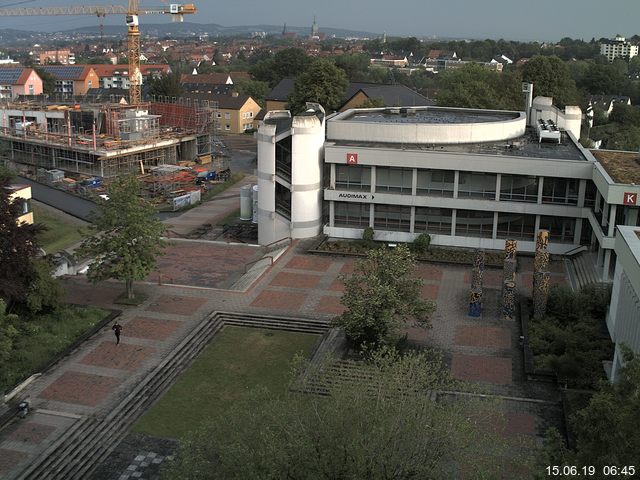 Foto der Webcam: Verwaltungsgebäude, Innenhof mit Audimax, Hörsaal-Gebäude 1