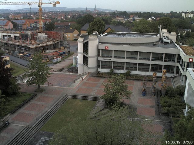 Foto der Webcam: Verwaltungsgebäude, Innenhof mit Audimax, Hörsaal-Gebäude 1