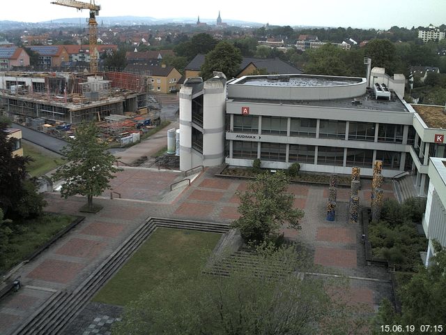 Foto der Webcam: Verwaltungsgebäude, Innenhof mit Audimax, Hörsaal-Gebäude 1