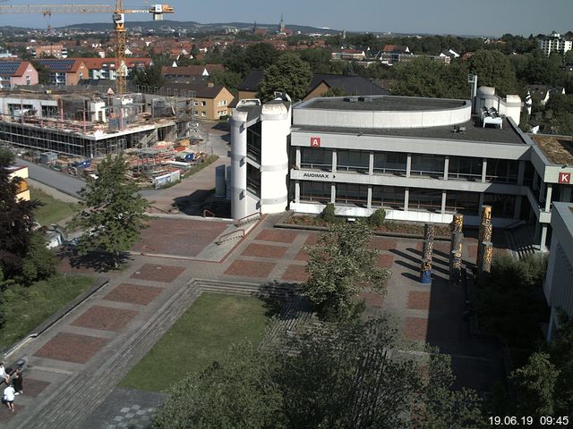 Foto der Webcam: Verwaltungsgebäude, Innenhof mit Audimax, Hörsaal-Gebäude 1