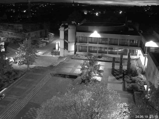 Foto der Webcam: Verwaltungsgebäude, Innenhof mit Audimax, Hörsaal-Gebäude 1