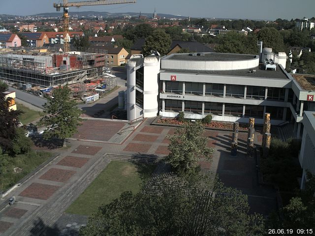 Foto der Webcam: Verwaltungsgebäude, Innenhof mit Audimax, Hörsaal-Gebäude 1