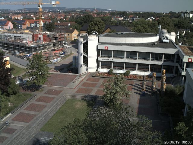 Foto der Webcam: Verwaltungsgebäude, Innenhof mit Audimax, Hörsaal-Gebäude 1