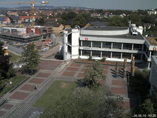 Foto der Webcam: Verwaltungsgebäude, Innenhof mit Audimax, Hörsaal-Gebäude 1