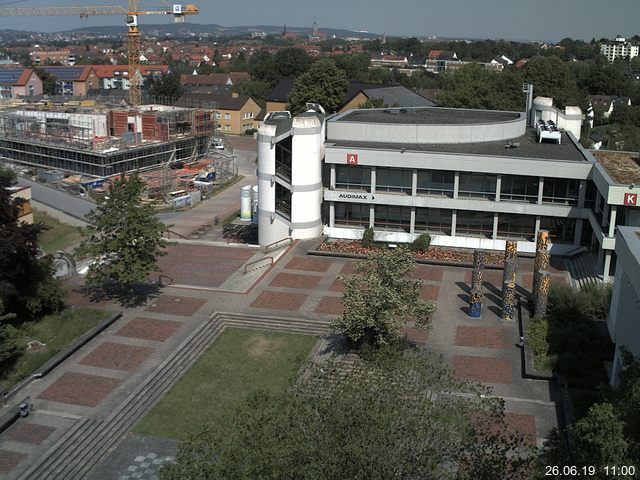 Foto der Webcam: Verwaltungsgebäude, Innenhof mit Audimax, Hörsaal-Gebäude 1