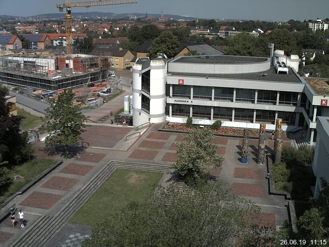 Foto der Webcam: Verwaltungsgebäude, Innenhof mit Audimax, Hörsaal-Gebäude 1