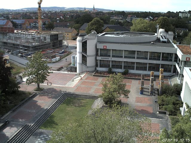 Foto der Webcam: Verwaltungsgebäude, Innenhof mit Audimax, Hörsaal-Gebäude 1