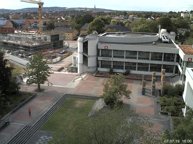 Foto der Webcam: Verwaltungsgebäude, Innenhof mit Audimax, Hörsaal-Gebäude 1