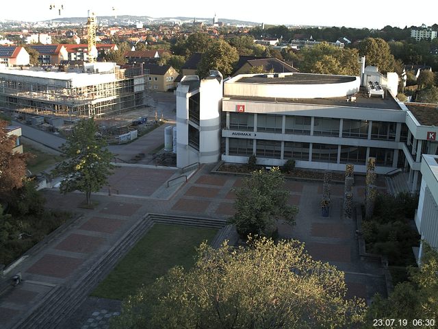 Foto der Webcam: Verwaltungsgeb&auml;ude, Innenhof mit Audimax, H&ouml;rsaal-Geb&auml;ude 1
