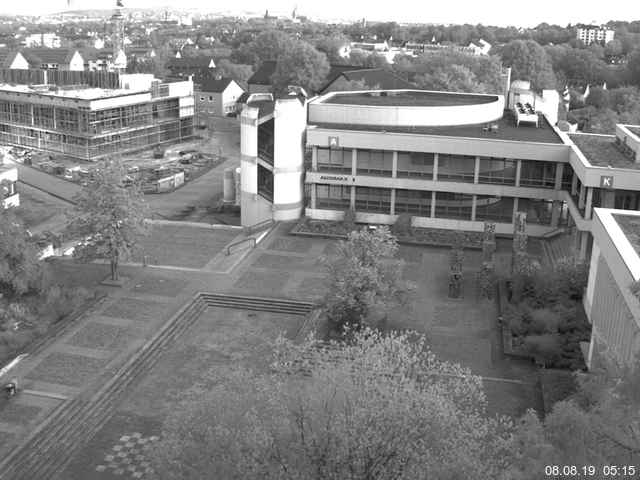 Foto der Webcam: Verwaltungsgebäude, Innenhof mit Audimax, Hörsaal-Gebäude 1