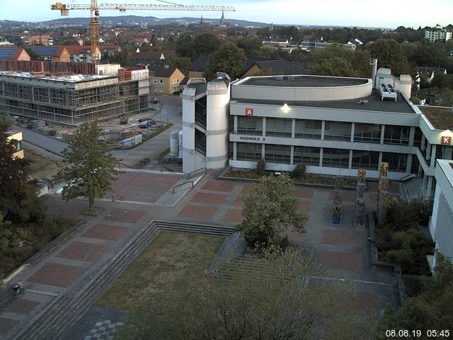 Foto der Webcam: Verwaltungsgebäude, Innenhof mit Audimax, Hörsaal-Gebäude 1