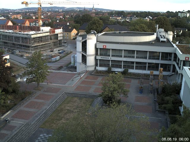 Foto der Webcam: Verwaltungsgebäude, Innenhof mit Audimax, Hörsaal-Gebäude 1